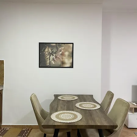 Apartment Cozy Cityscape 4 *