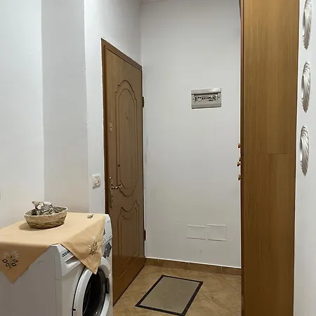 Cozy Cityscape 4 Apartment *