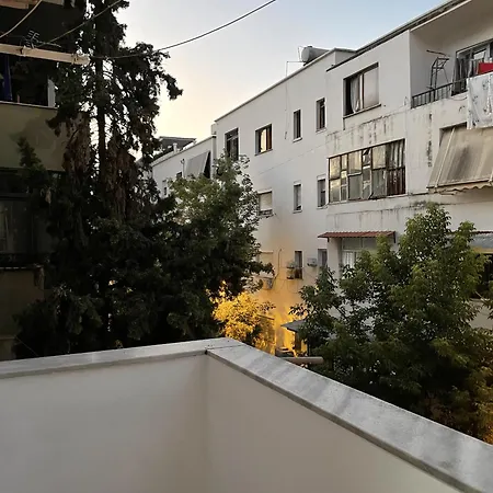 Apartment Cozy Cityscape 4